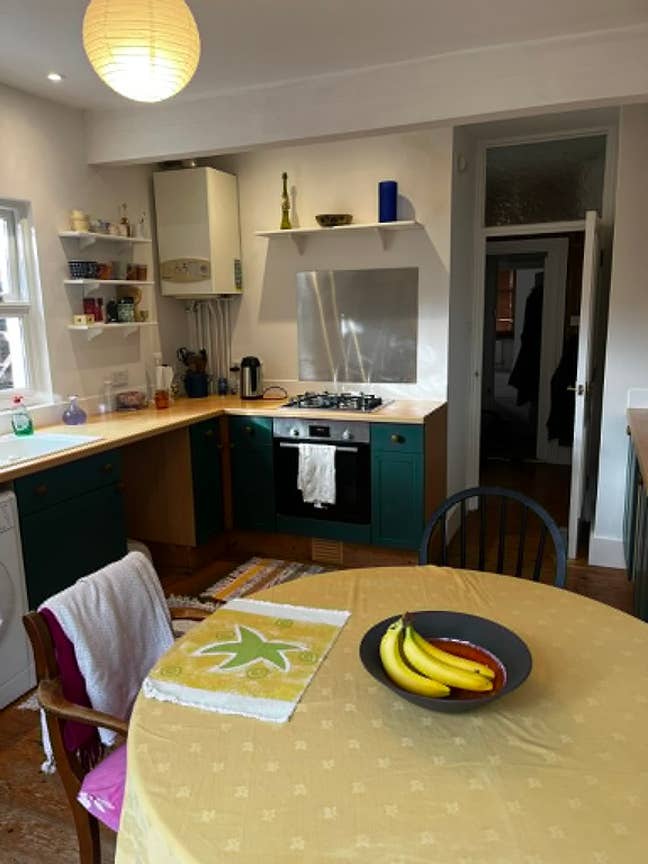 Spacious beautiful Room in a Garden Flat in Seven  Main Photo