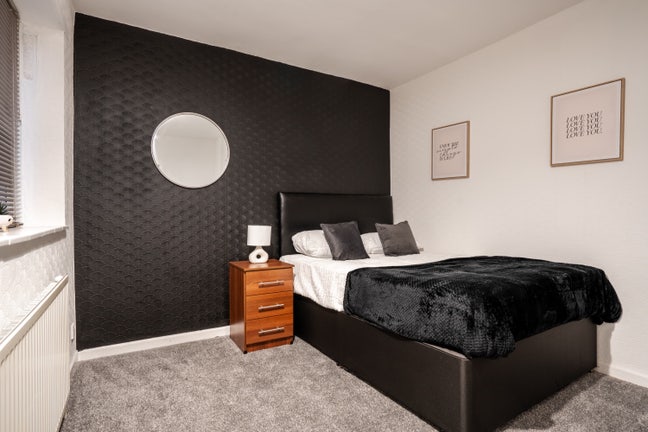 Airport Property & Wythenshawe Hospital Ideal  Main Photo