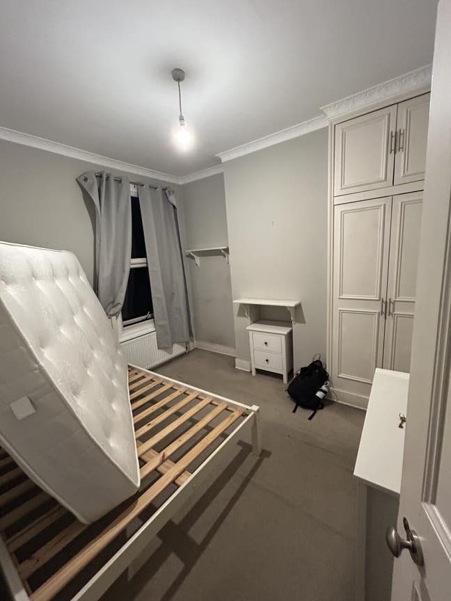 Room to rent in house near Clapham North/Brixton Main Photo