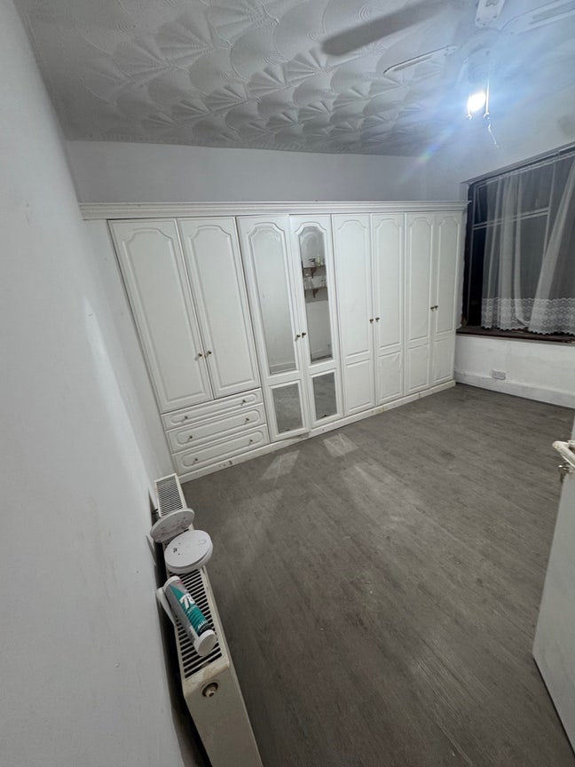 3 Double Rooms Available | Bills Included  Main Photo