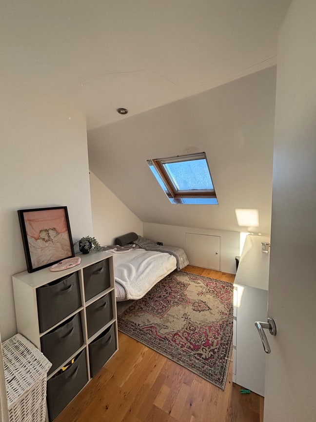 Double room with extra study room in maisonette Main Photo