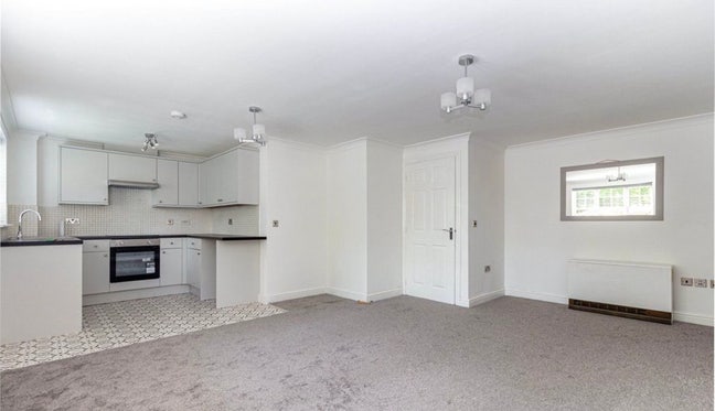 2 bedroom flat  ground floor  Main Photo
