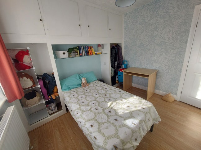 Single Room in Home with Older Dog Main Photo