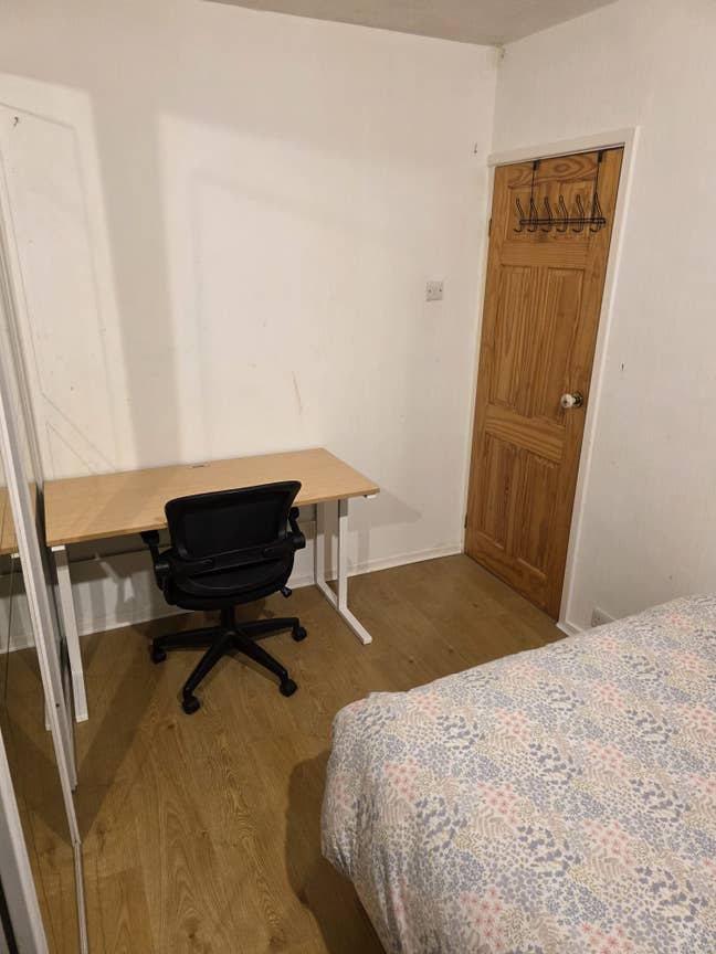 Double and Single Bedrooms available - Near L&D Main Photo