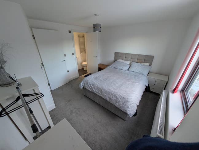 Large Double En-Suite Room - Available Now!  Main Photo