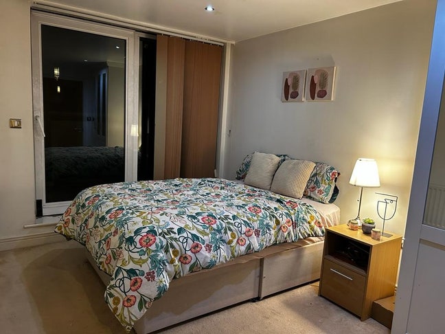 En-suite |Pontoon Dock DLR | &pound;1087, Available ASAP Main Photo