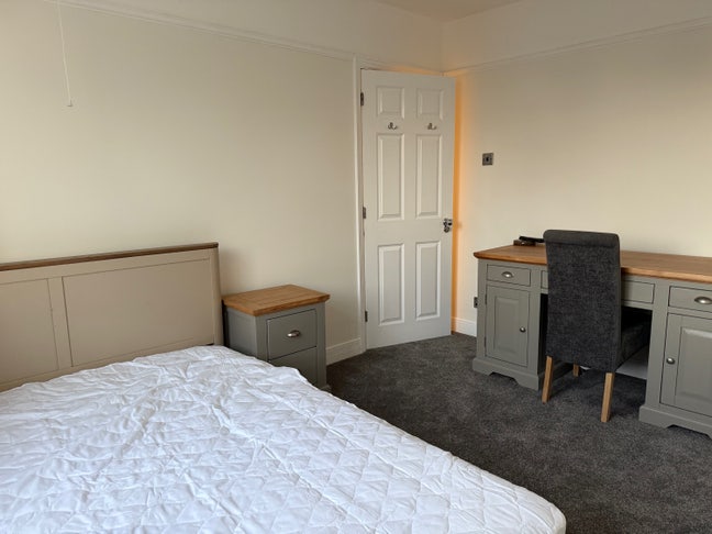 Double and single available in 5 bed HMO Main Photo