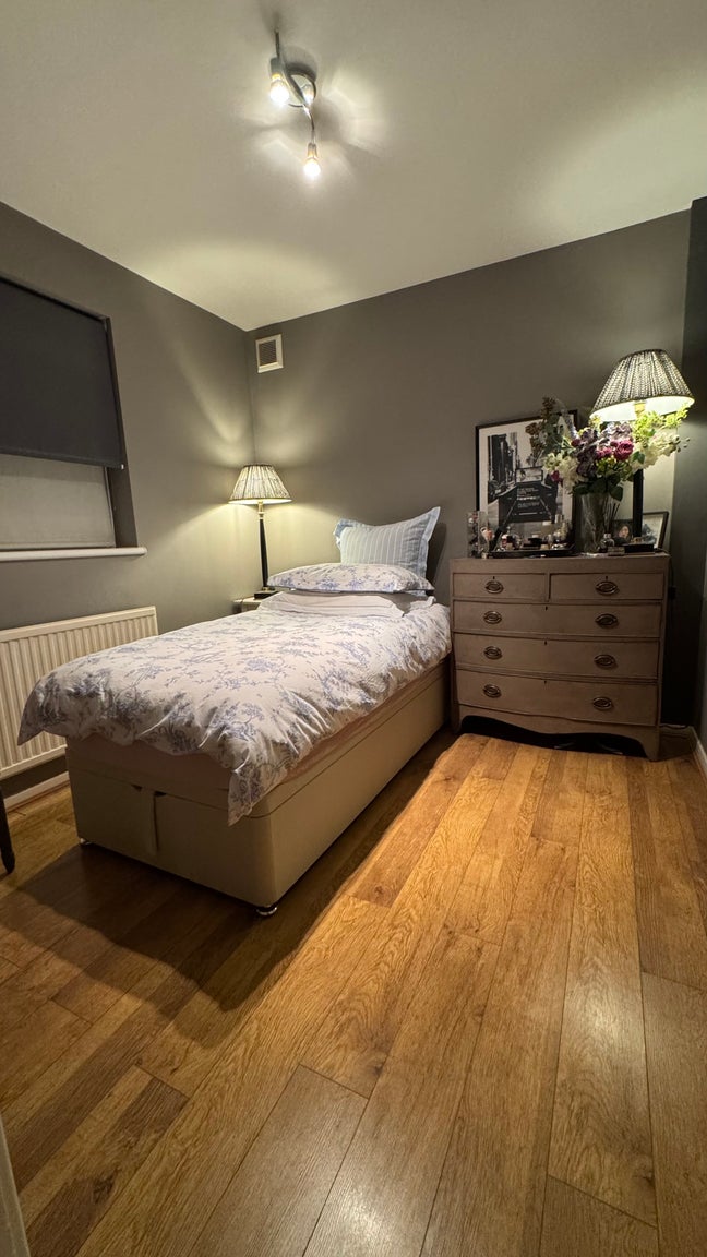 A single or double room to let Main Photo
