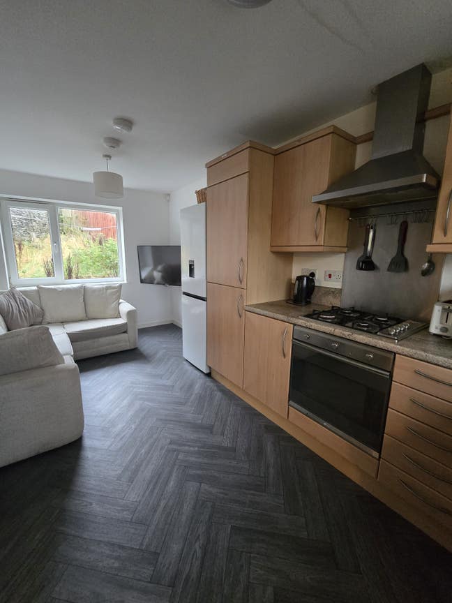 All Bills Included, Weekly Cleaner Included  Main Photo