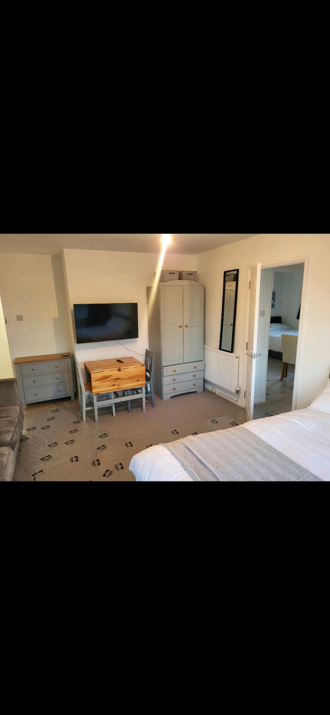 Newly renovated and furnished apartment Burnham Main Photo