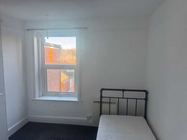 Single furnished room to rent EX1- Bills included Main Photo