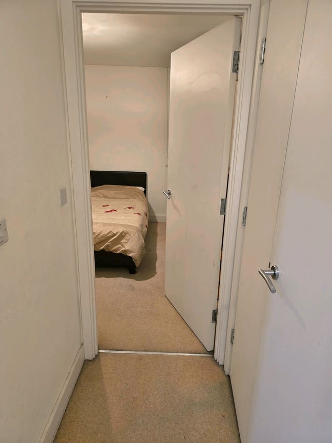 Double Room with En-Suite to Rent for Professional Main Photo