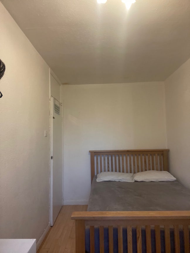 Single room with double bed in Tottenham Main Photo