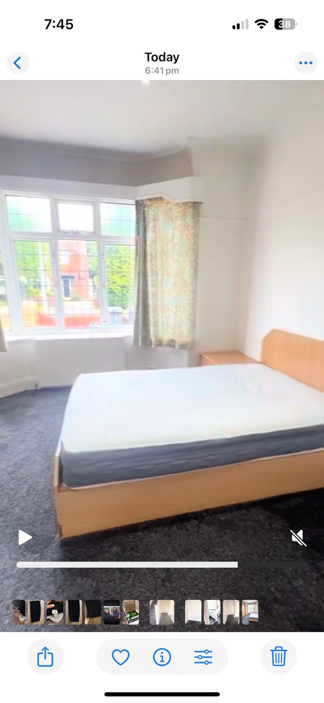 Tenancy takeover in professional house share Main Photo