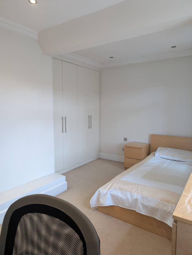 One not to be missed  Main Photo