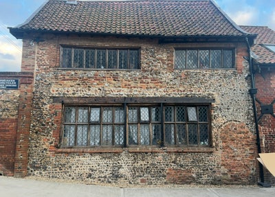 Room available in a 3 bed house  Main Photo