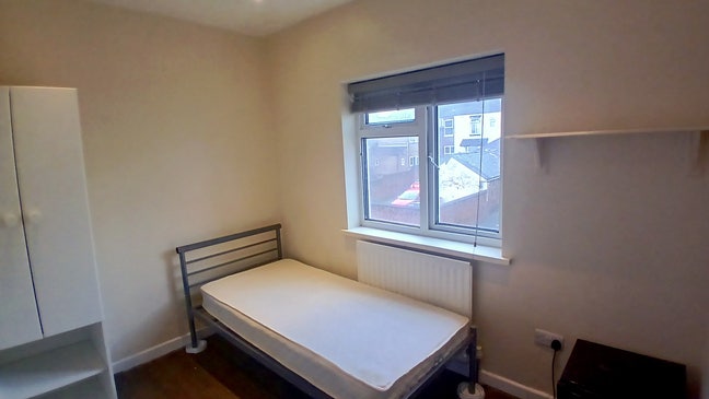 ST1/Hanley Single Ensuite + Fridge Main Photo