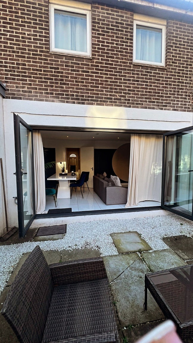 Exceptionally a large garden room    Main Photo