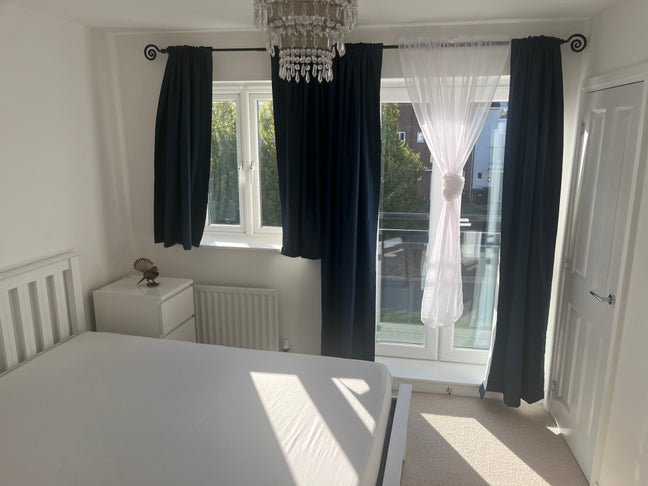 Immaculate room in 3 storey home Main Photo