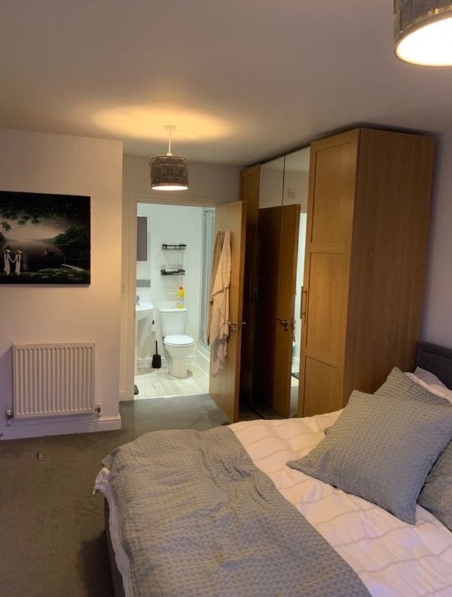 Double, en-suite room in 3 bed flat  Main Photo