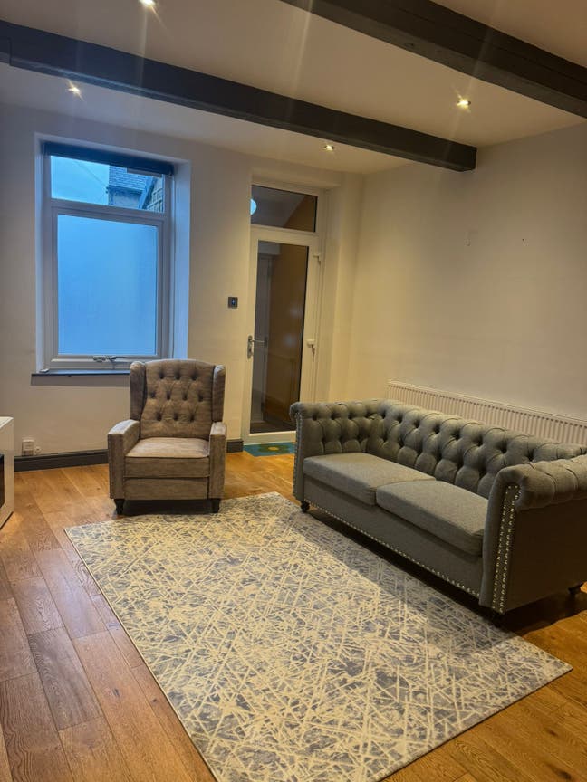 Rooms available  Main Photo