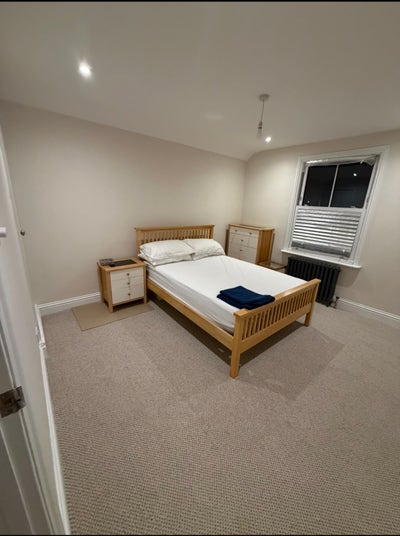 Lovely dble room near Heathrow &Shepperton Studios Main Photo