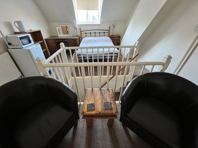 Amazing large double annex room near town centre Main Photo