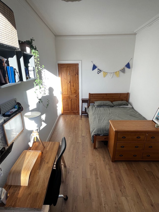 Modern Double Room in Bright Southside Flat Main Photo