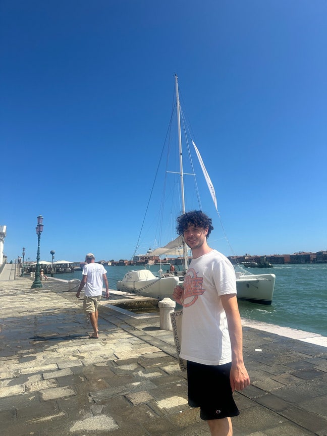 Looking for flat/sociable flatmates Main Photo