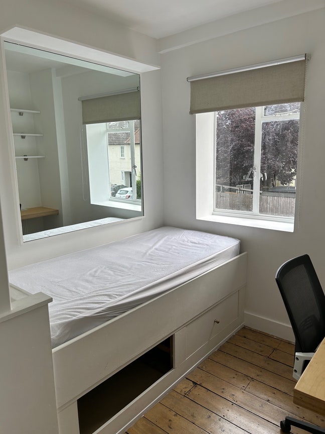 Lovely furnished Single Room &pound;690 inc All  Bills Main Photo