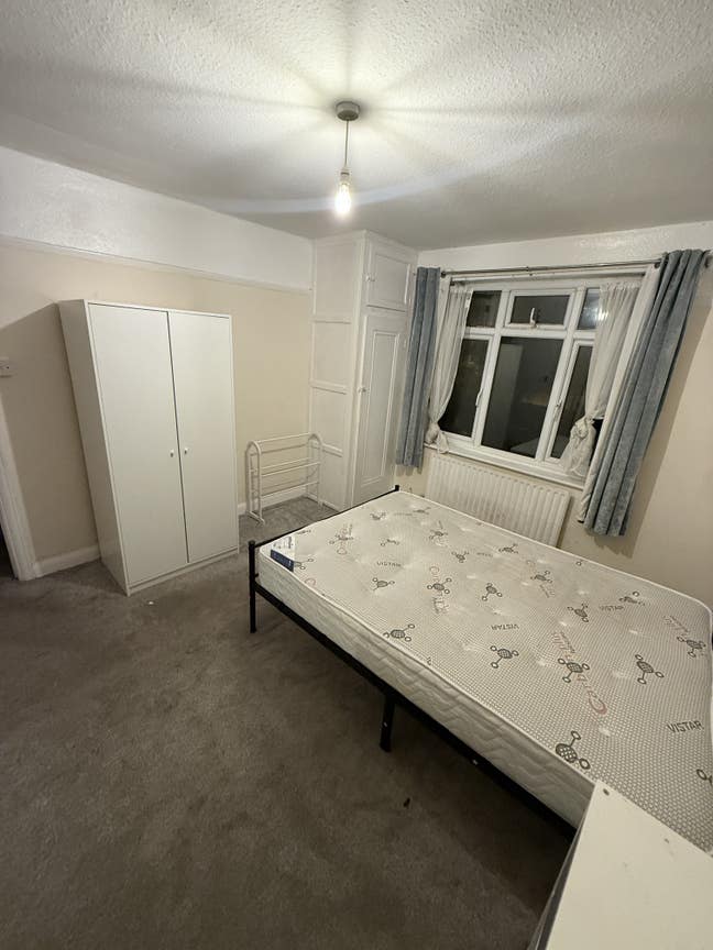 2 extra large double rooms available in south croy Main Photo