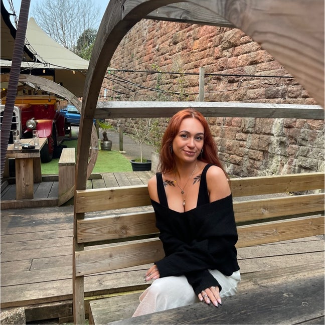 24 Women looking for house share x Main Photo