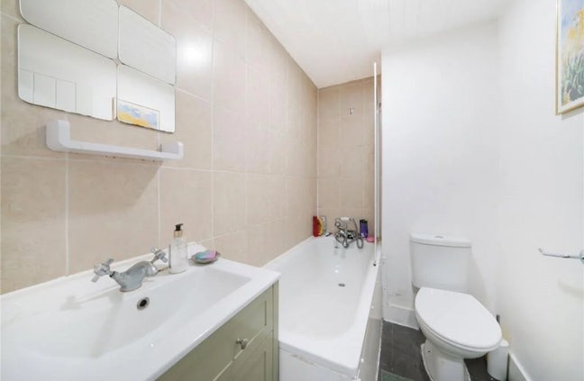 Quiet flat in Kentish Town  Main Photo