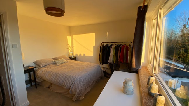 Large bright room with stunning views  Main Photo