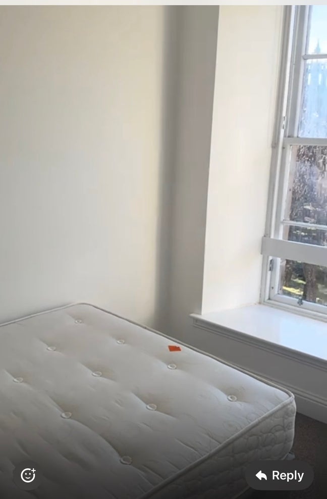 Room Available at city center  Main Photo