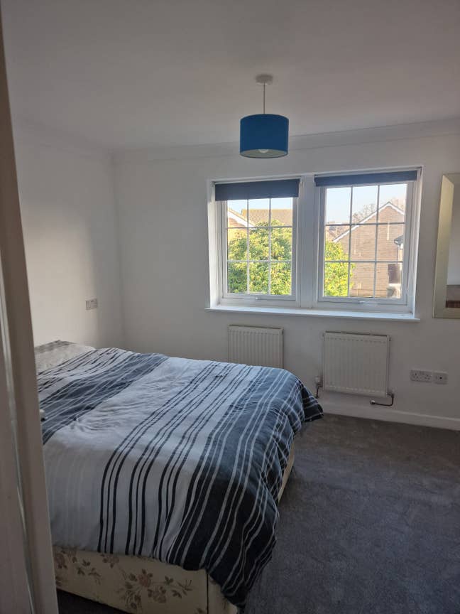 Furnished double bedroom Main Photo