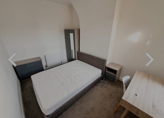 One double bedroom available  Main Photo