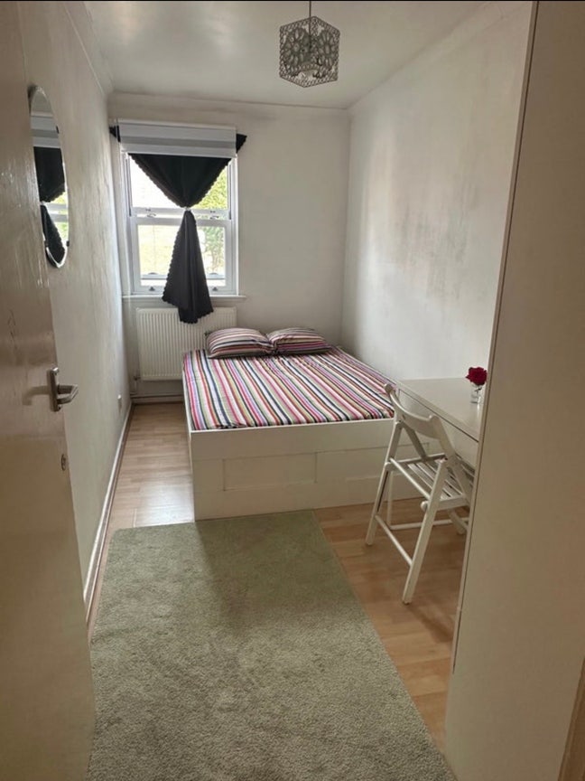Lovely room to rent - not just a house - a home 🥰 Main Photo