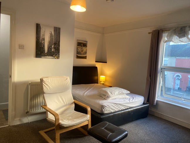 Double   Room Available in Town Centre  Main Photo