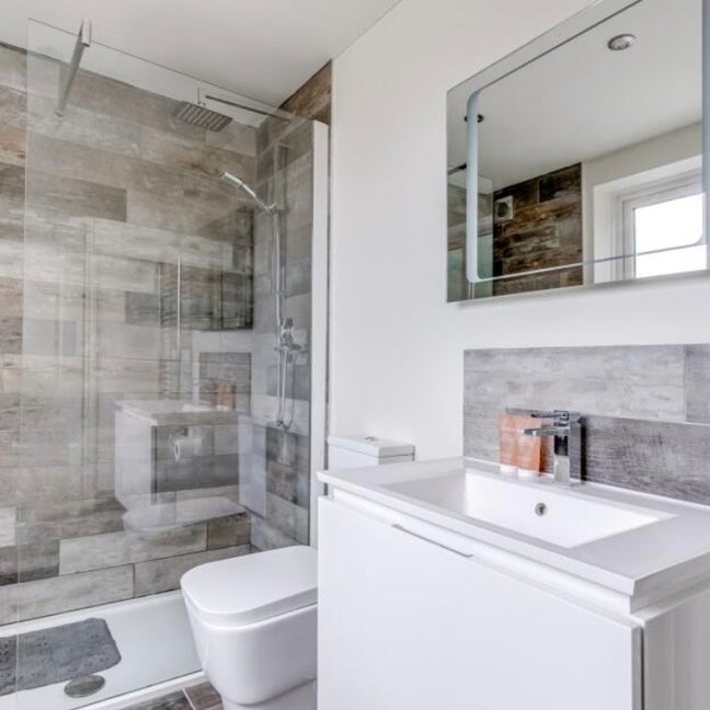 Farmhouse Rooms to Rent – Semi-Rural Location,  Main Photo