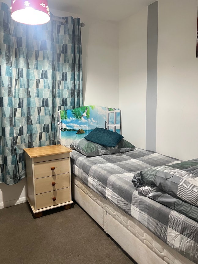 Medium Room  Main Photo