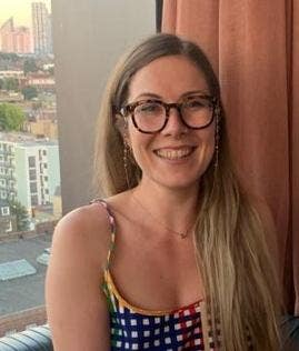 Hi, I'm Lydia! I'm 35 and I work in the chari... Main Photo