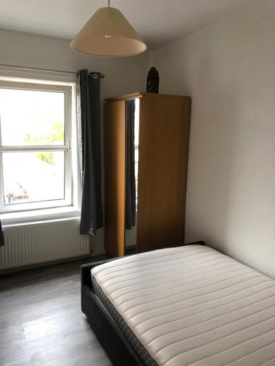 Room to rent in shared accommodation  Main Photo