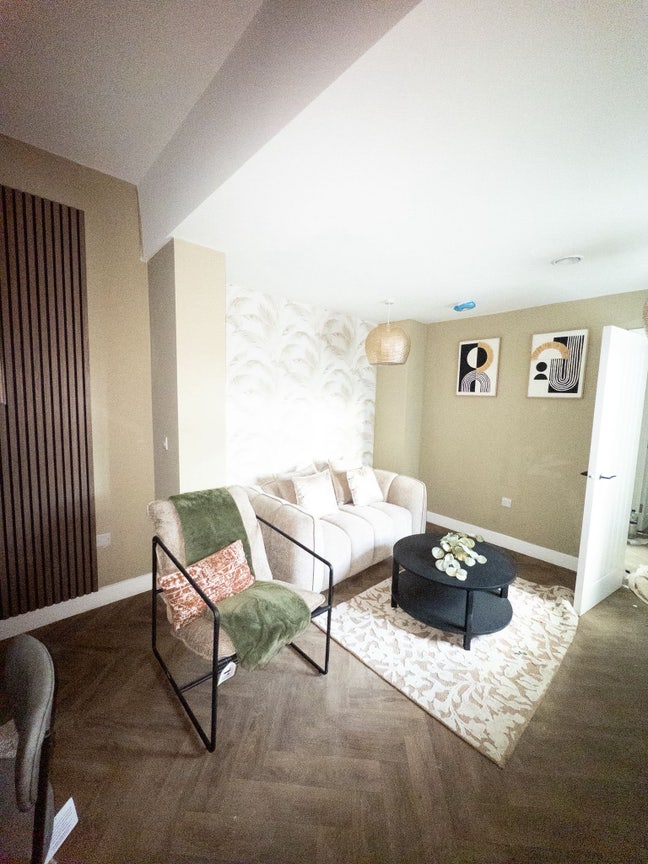 Luxury One bedroom fully furnished Apartment  Main Photo