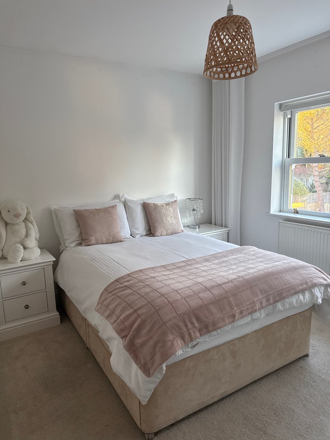 Comfortable room in peaceful household Main Photo