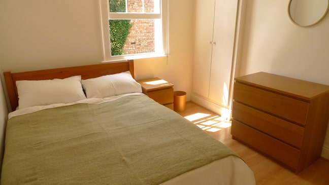 Medium Sunny Double-Angel, Islington  Main Photo