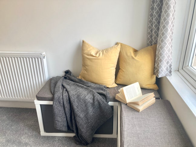 Spacious Rooms 🏡 Work from Home 💻 Main Photo