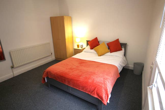 🏠 Bright Double Room ..!! Main Photo