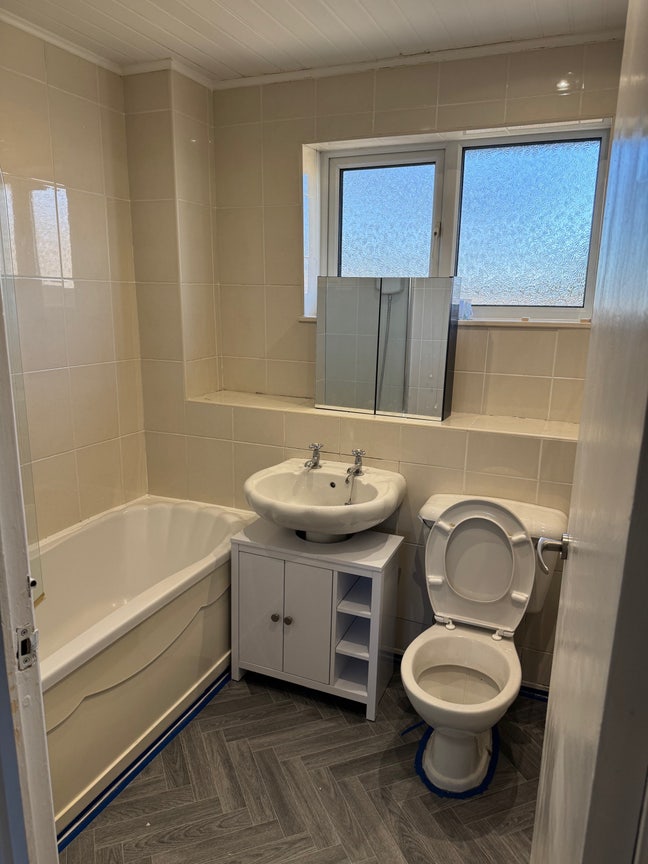 4 Spacious Double Rooms to Rent  Main Photo