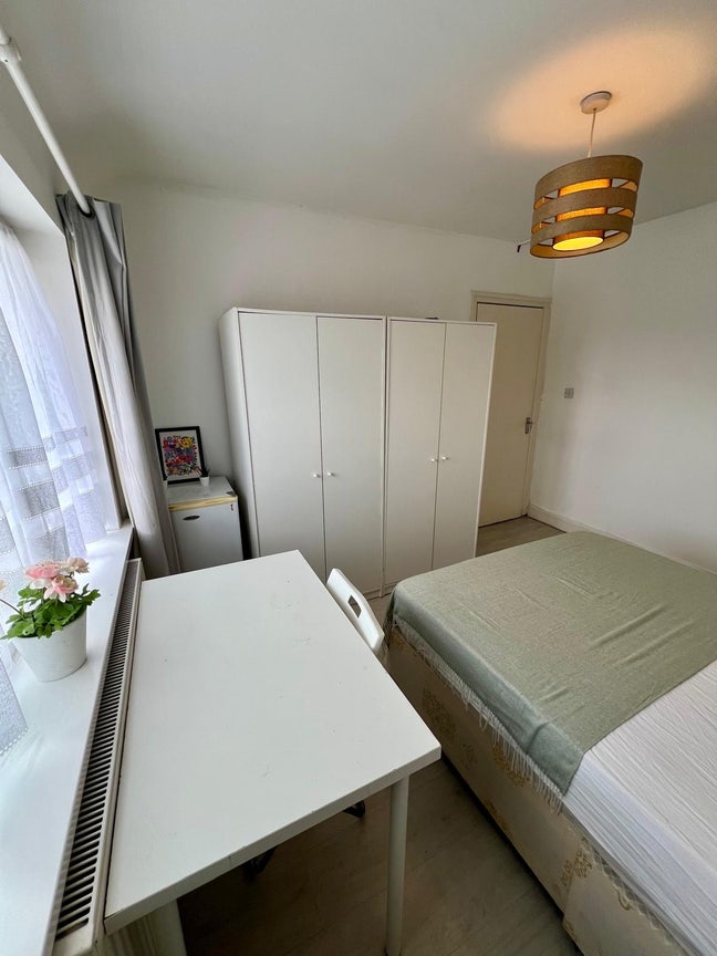 Double/Twin Room Ready to Move In Main Photo